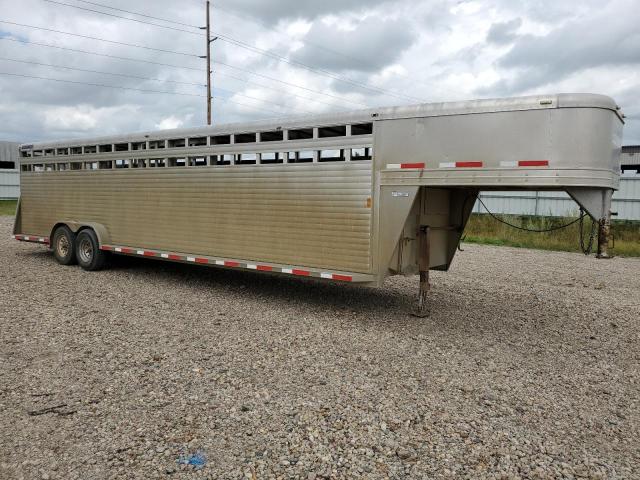  Salvage Universal Horse Trai
