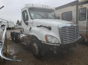  Salvage Freightliner Cascadia 1