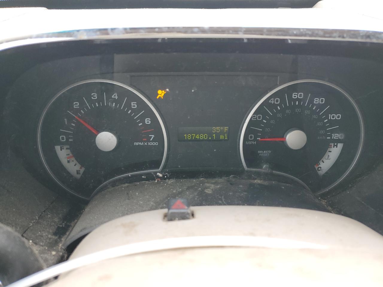 Ford Explorer Xlt Image 11