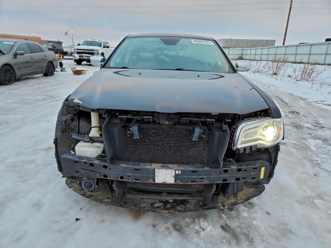 Chrysler 300 Limited Image 13