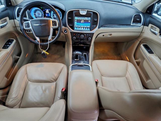 Chrysler 300 Limited Image 10