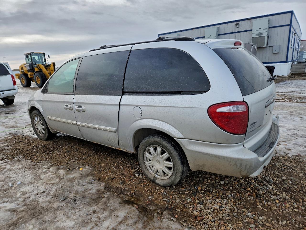 Chrysler Minivan Touring Image 3