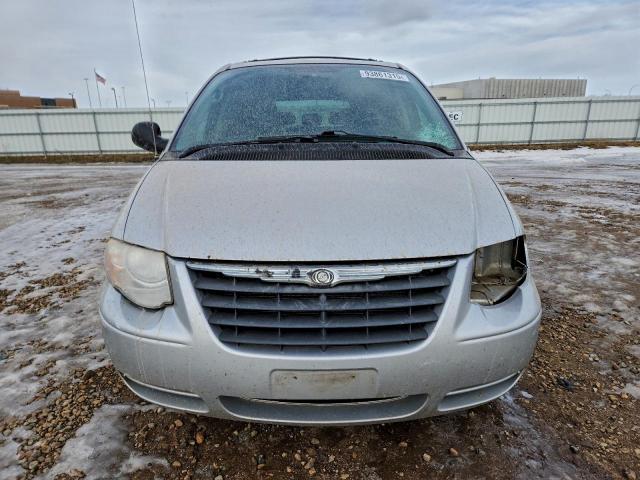 Chrysler Minivan Touring Image 5