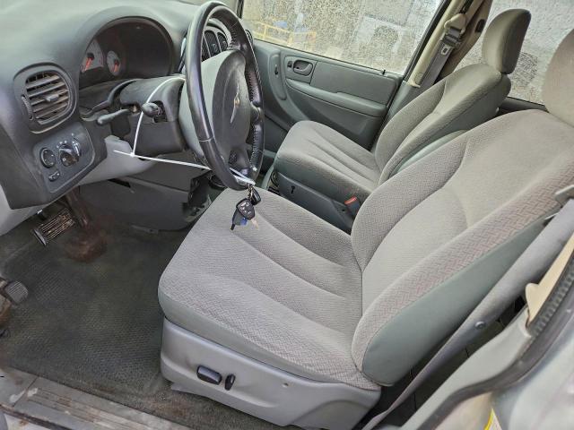 Chrysler Minivan Touring Image 4