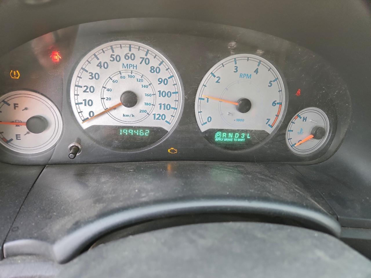 Chrysler Minivan Touring Image 11