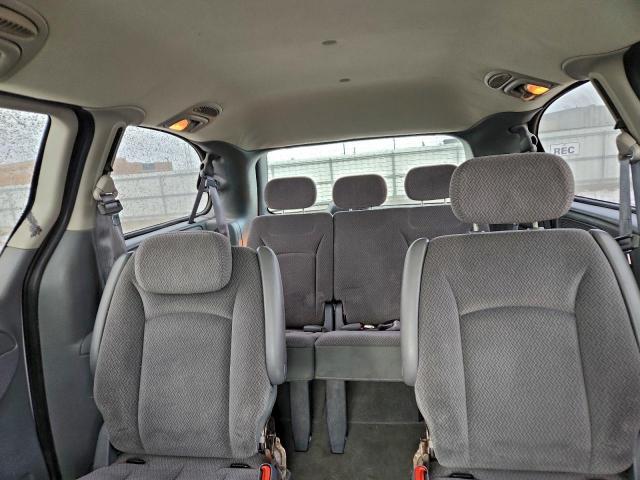 Chrysler Minivan Touring Image 6