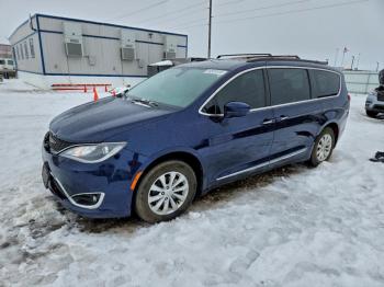  Salvage Chrysler Pacifica