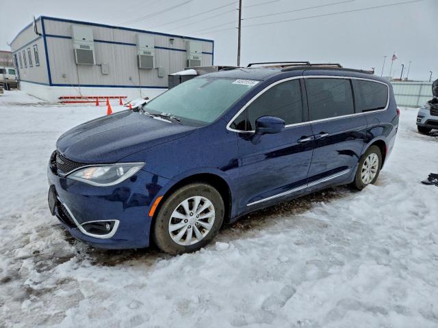  Salvage Chrysler Pacifica