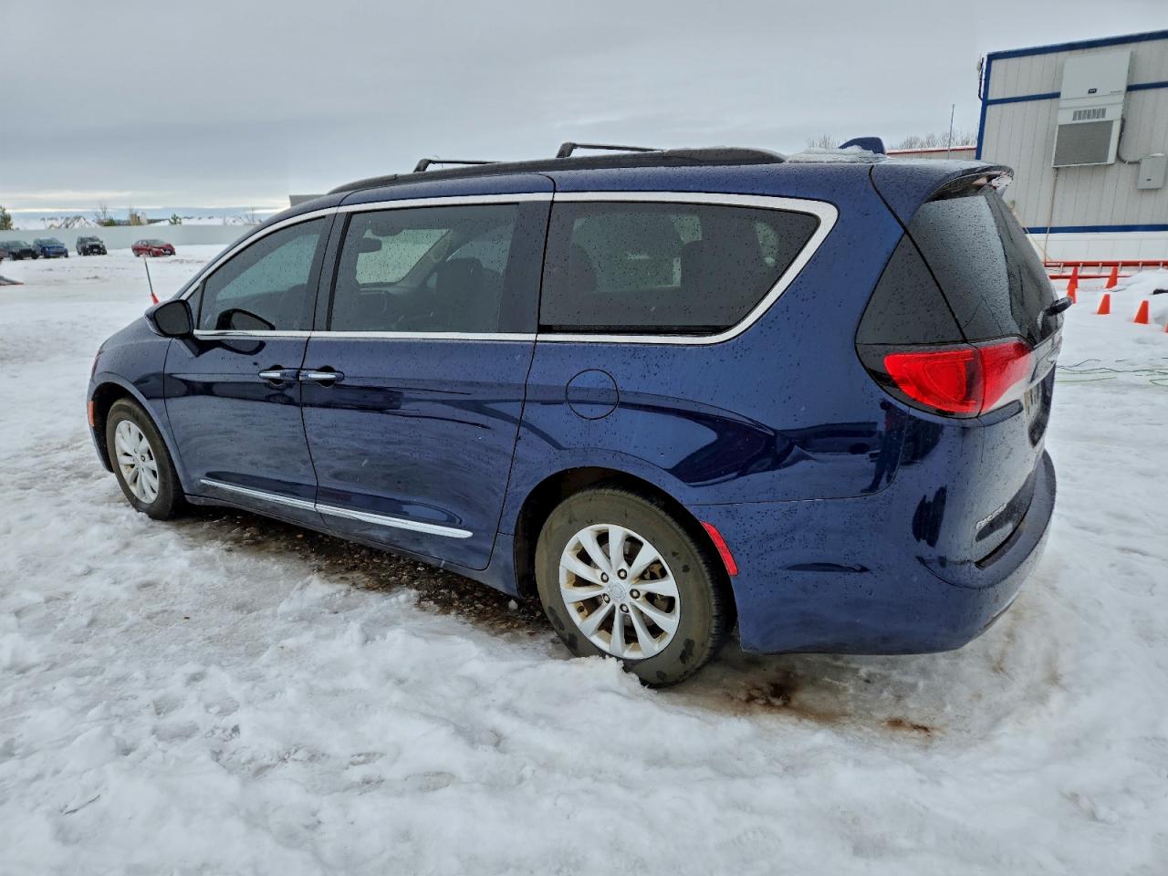 Chrysler Pacifica Touring L Image 3