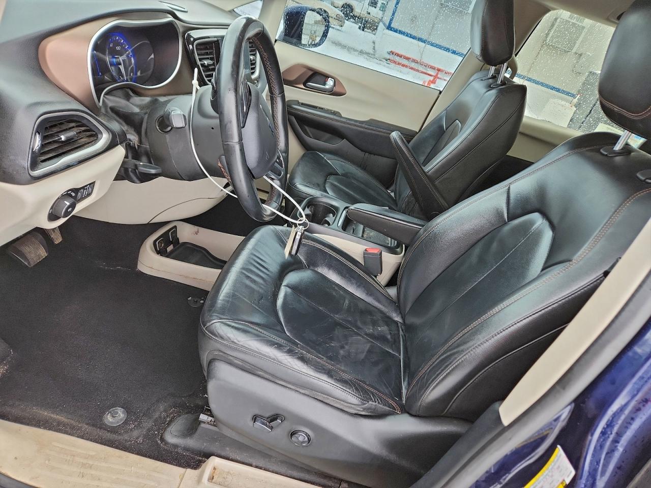 Chrysler Pacifica Touring L Image 4