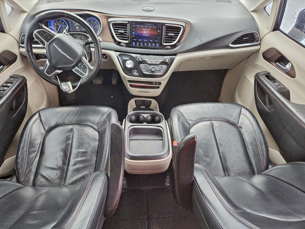 Chrysler Pacifica Touring L Image 11