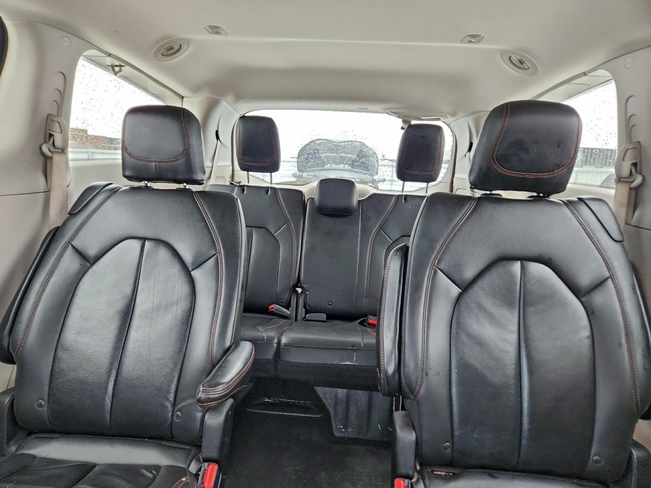 Chrysler Pacifica Touring L Image 8