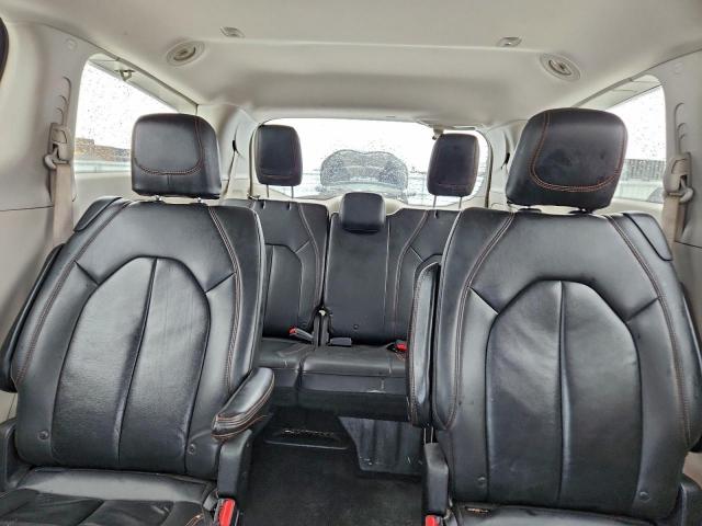 Chrysler Pacifica Touring L Image 8