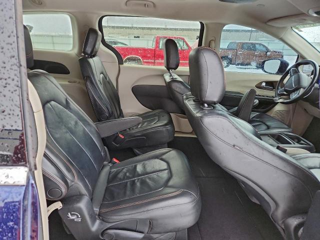 Chrysler Pacifica Touring L Image 12