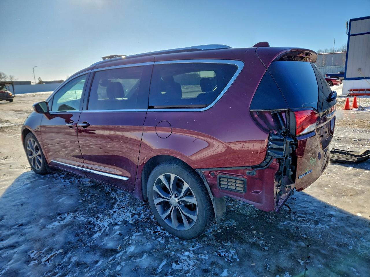 Chrysler Pacifica Limited Image 3