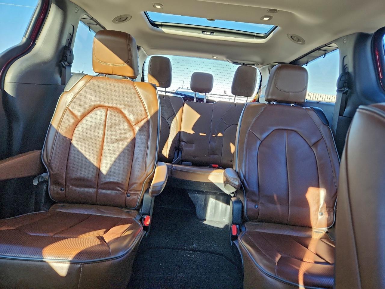 Chrysler Pacifica Limited Image 12