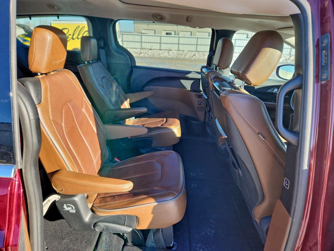 Chrysler Pacifica Limited Image 8