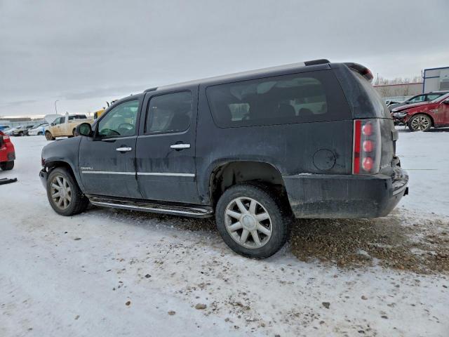 GMC Yukon Denali Image 3