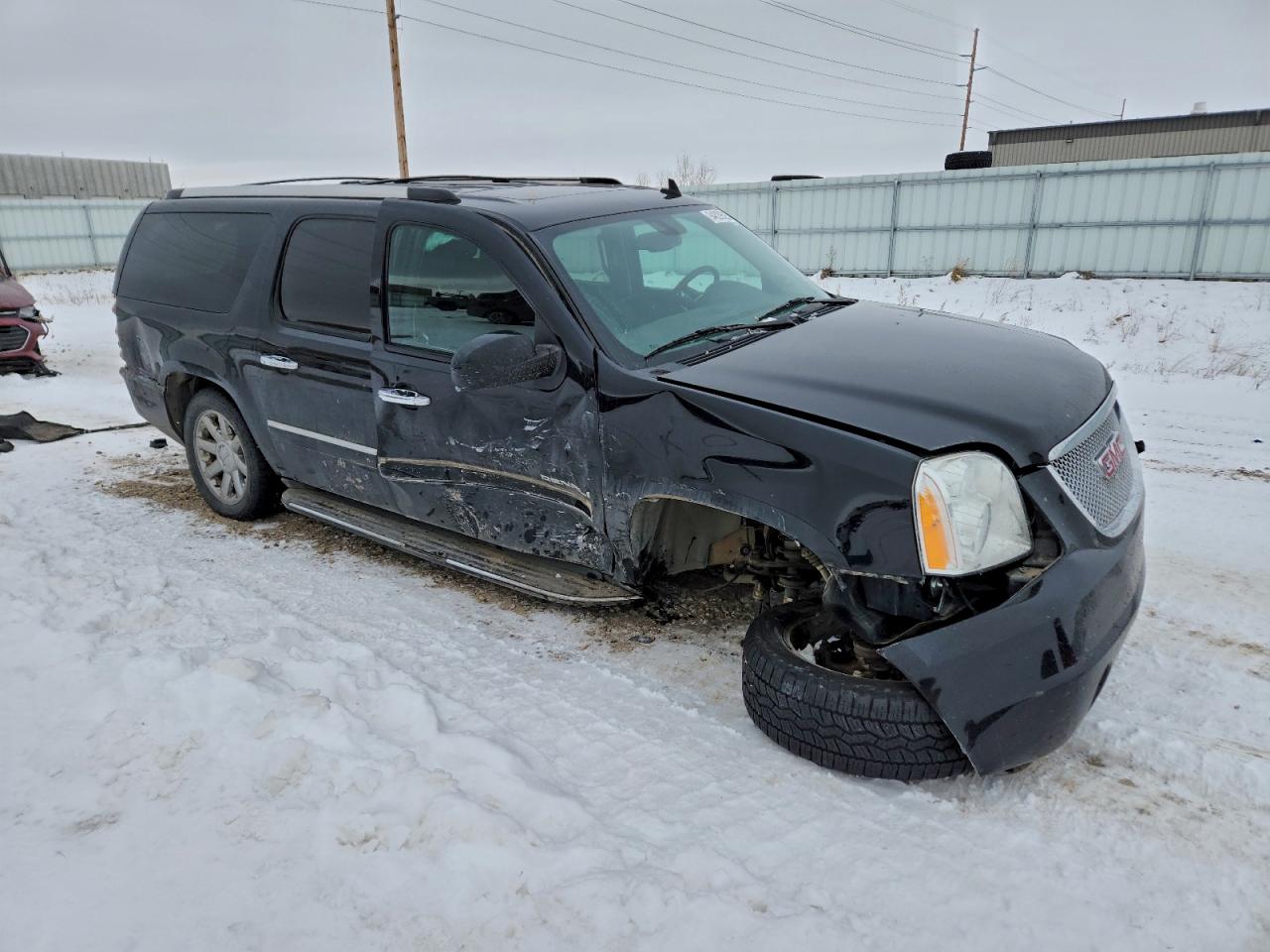 GMC Yukon Denali Image 5