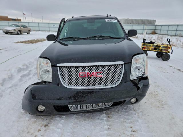 GMC Yukon Denali Image 4