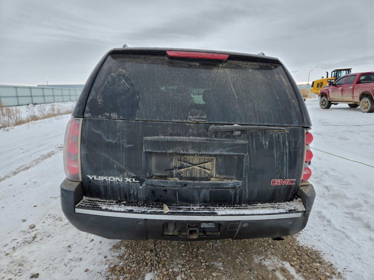 GMC Yukon Denali Image 7