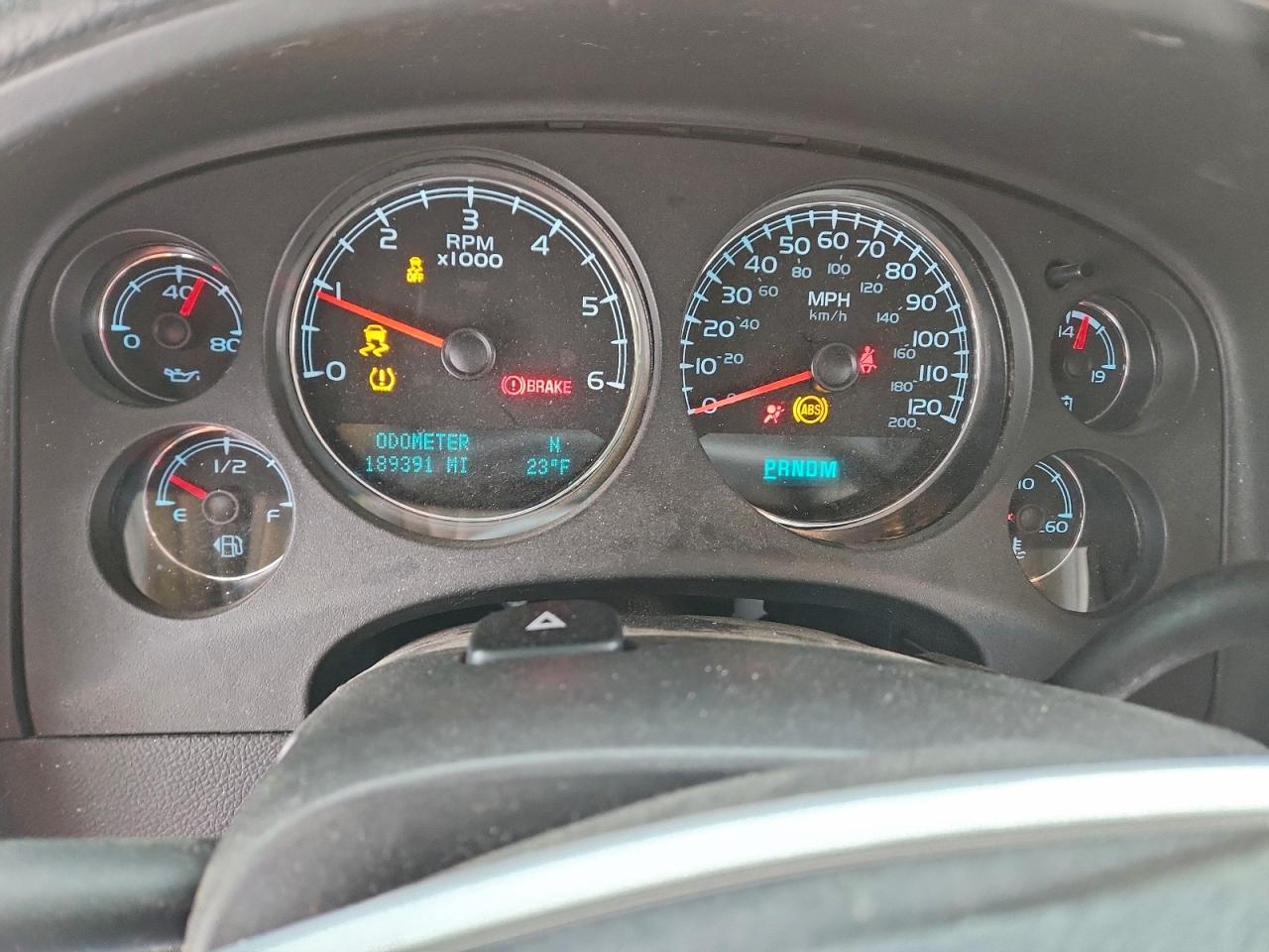 GMC Yukon Denali Image 9