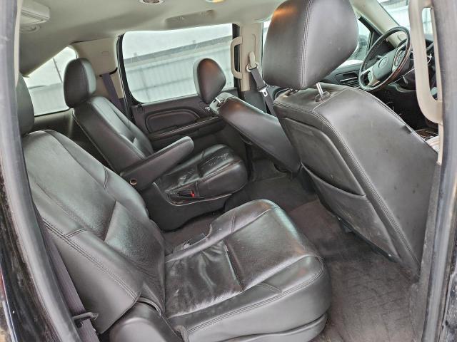 GMC Yukon Denali Image 10