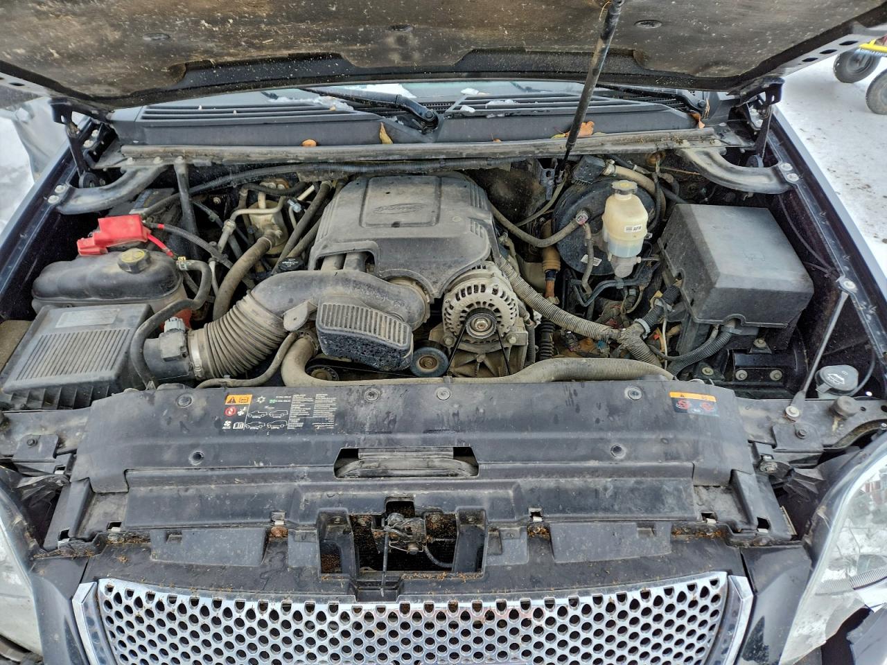 GMC Yukon Denali Image 12