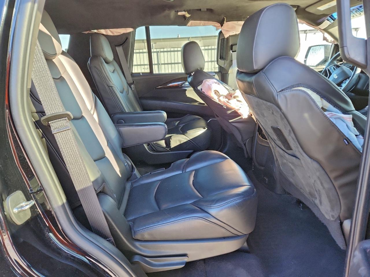 Cadillac Escalade Platinum Image 8