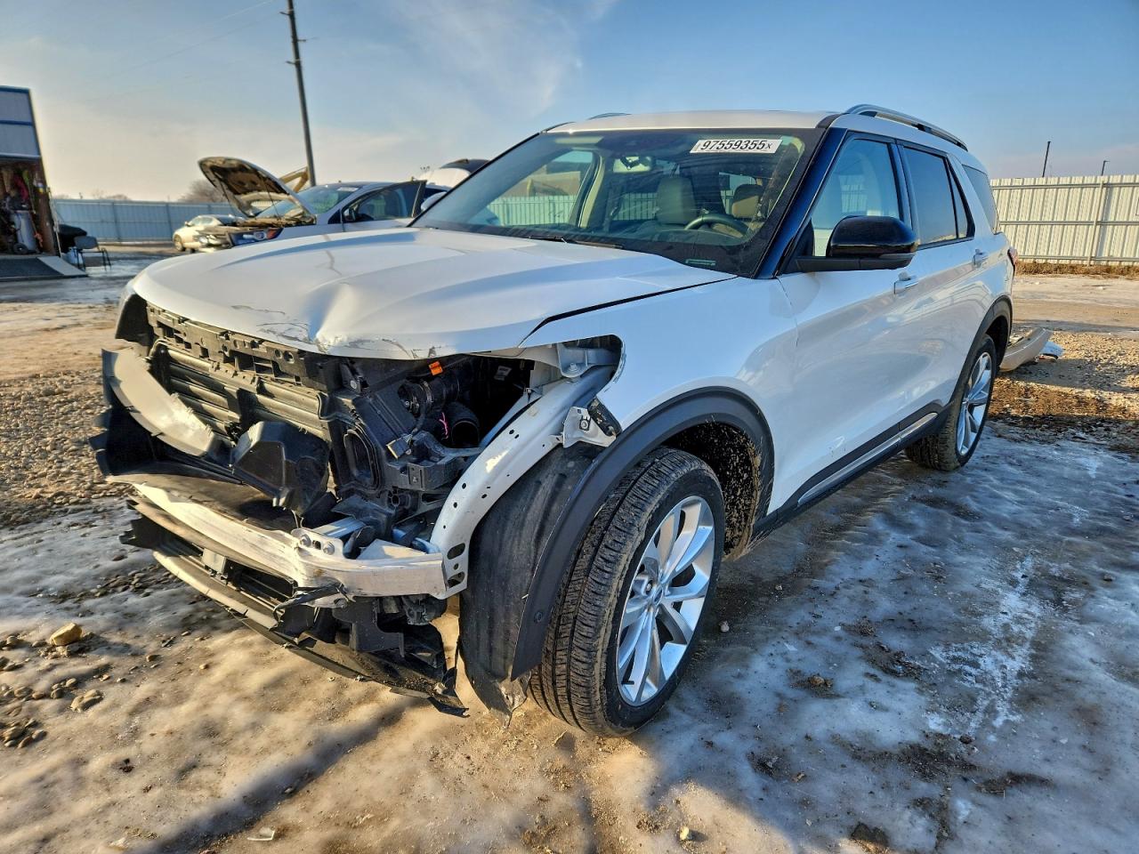 Ford Explorer Platinum Image 1