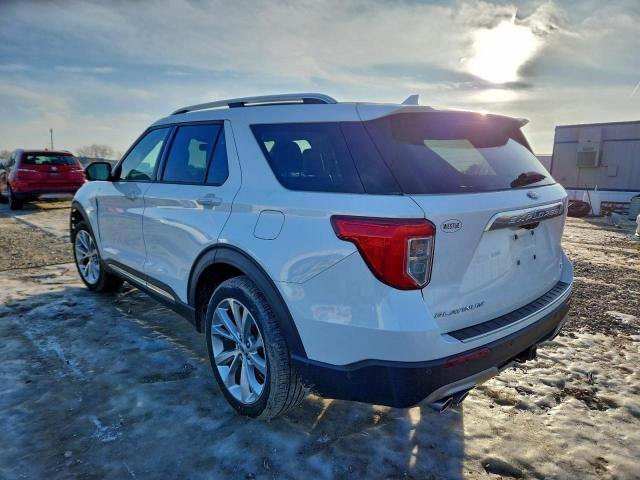 Ford Explorer Platinum Image 4