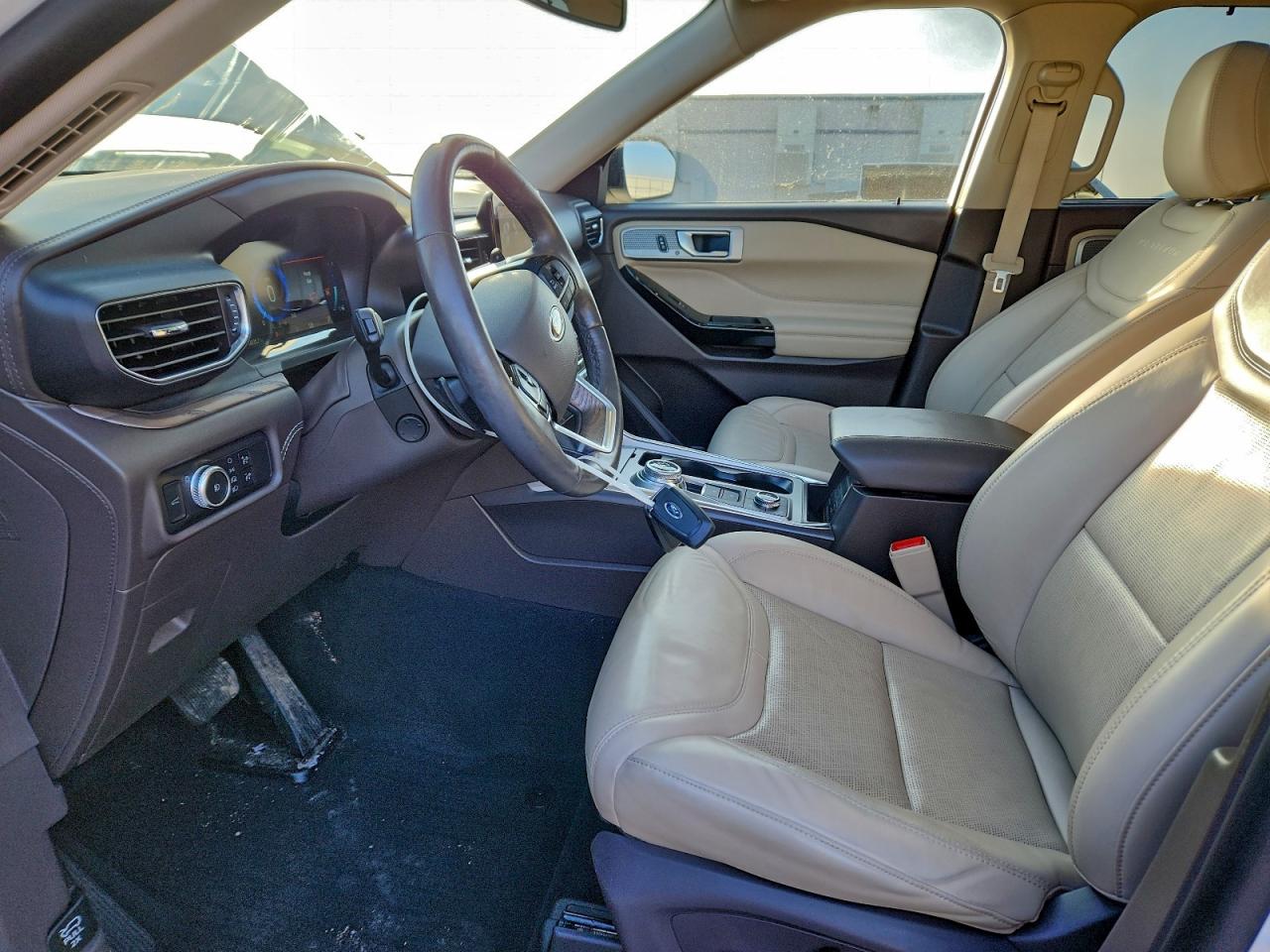 Ford Explorer Platinum Image 7