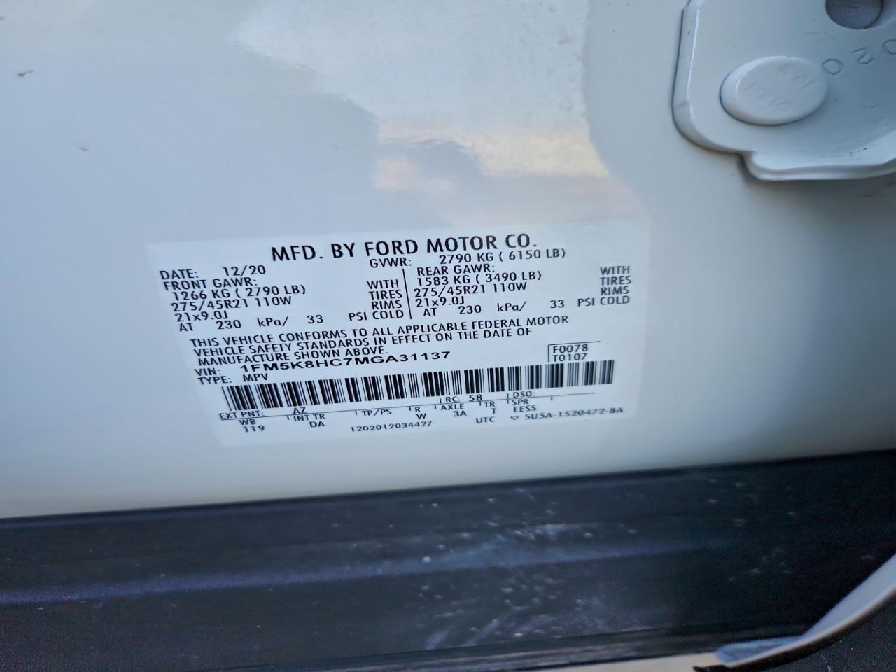 Ford Explorer Platinum Image 9