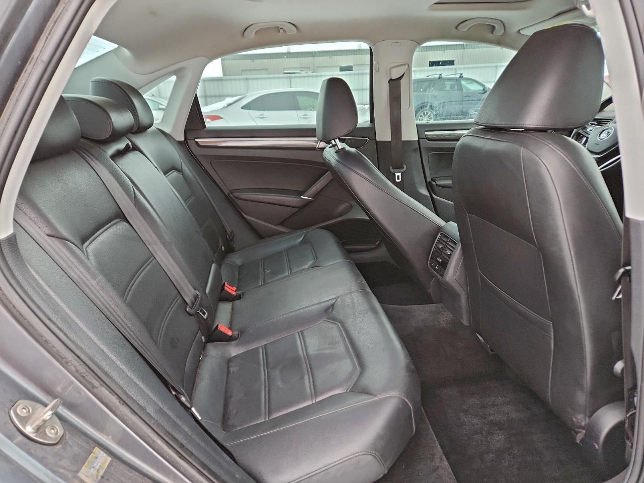 Volkswagen Passat Se Image 10