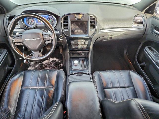 Chrysler 300 S Image 8