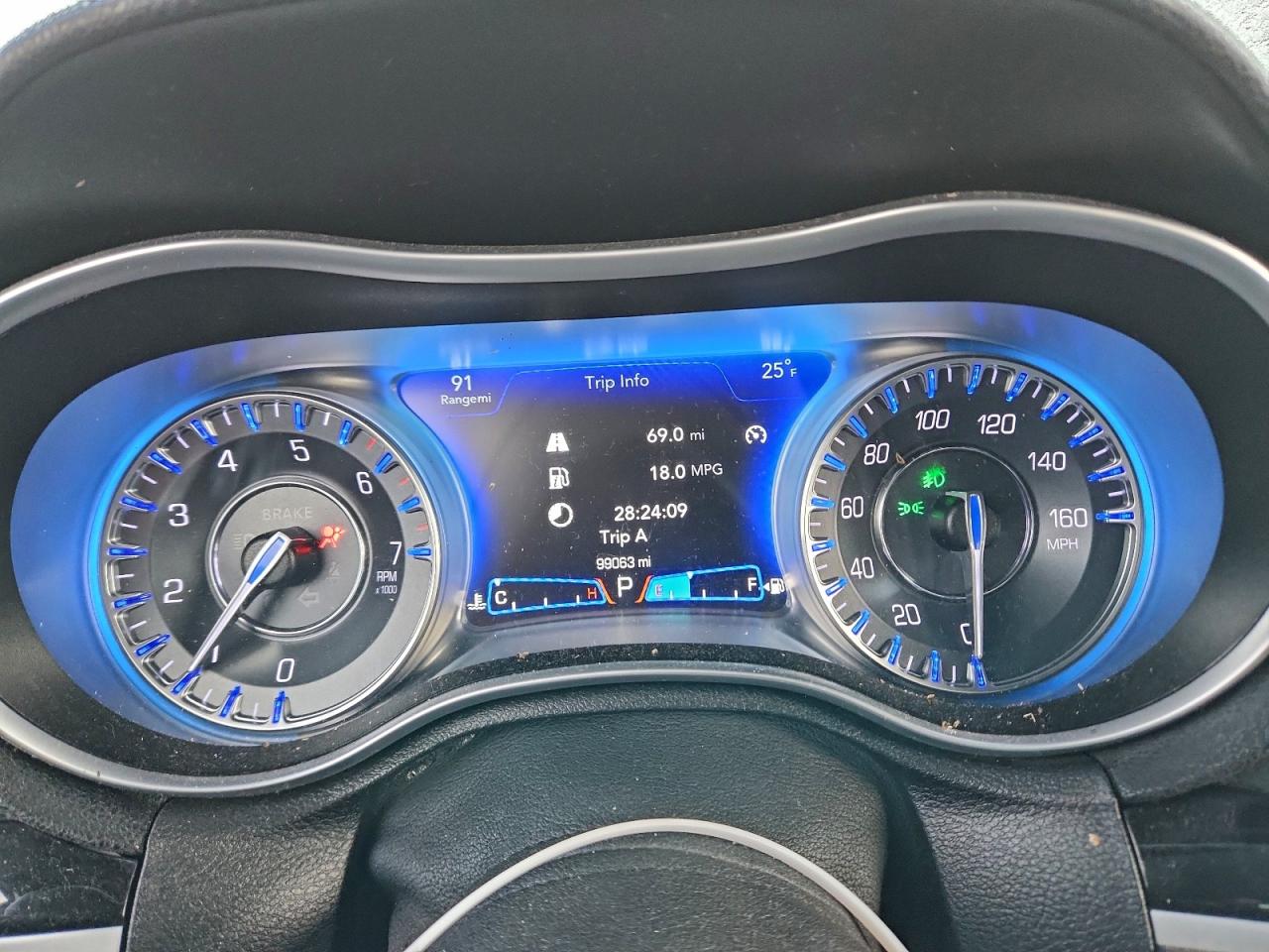 Chrysler 300 S Image 6