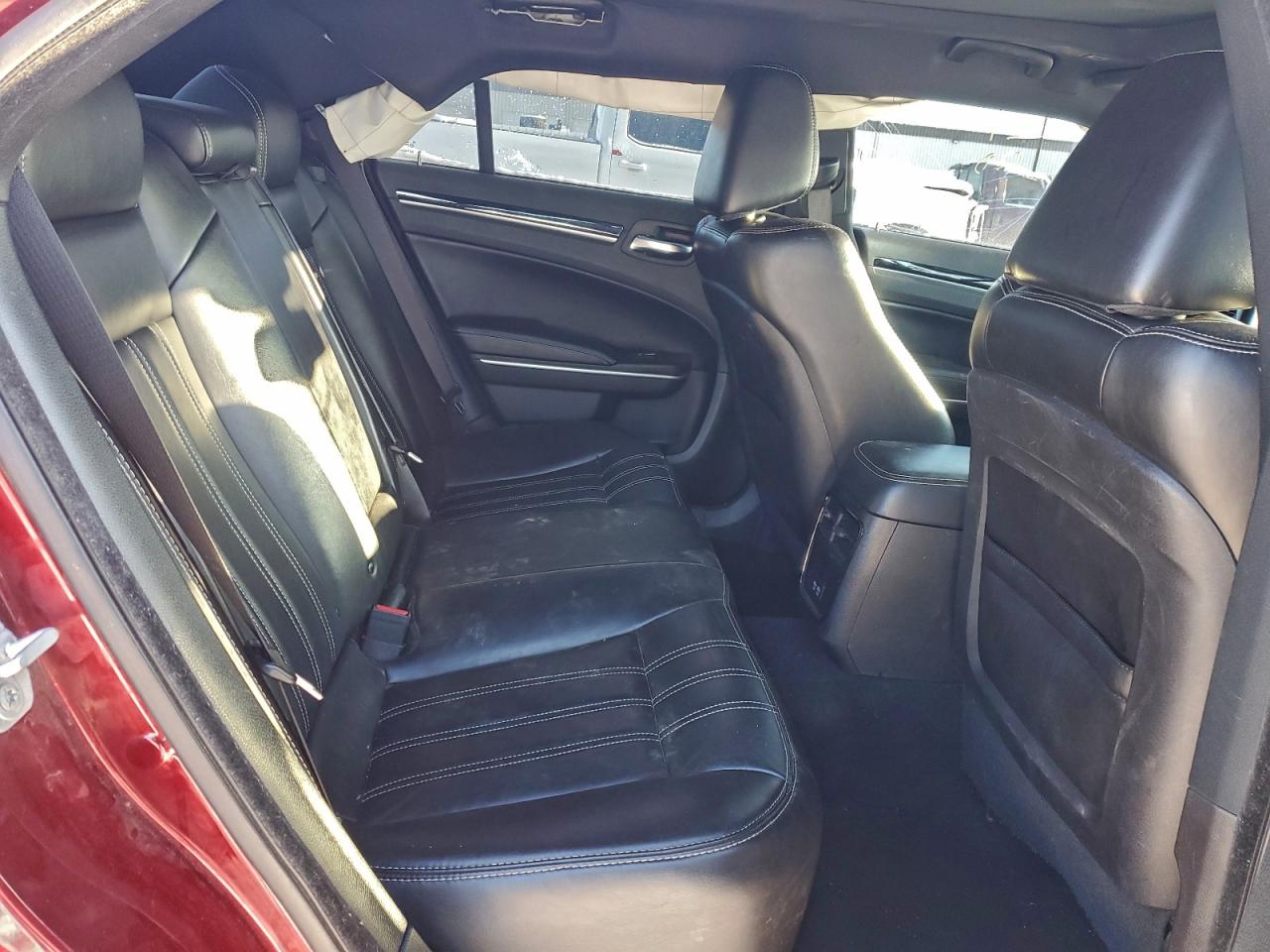 Chrysler 300 S Image 2