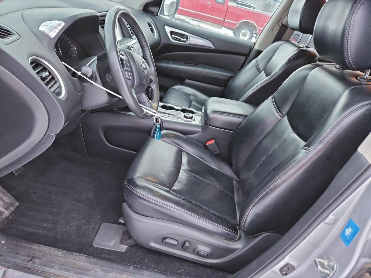 Nissan Pathfinder S Image 5