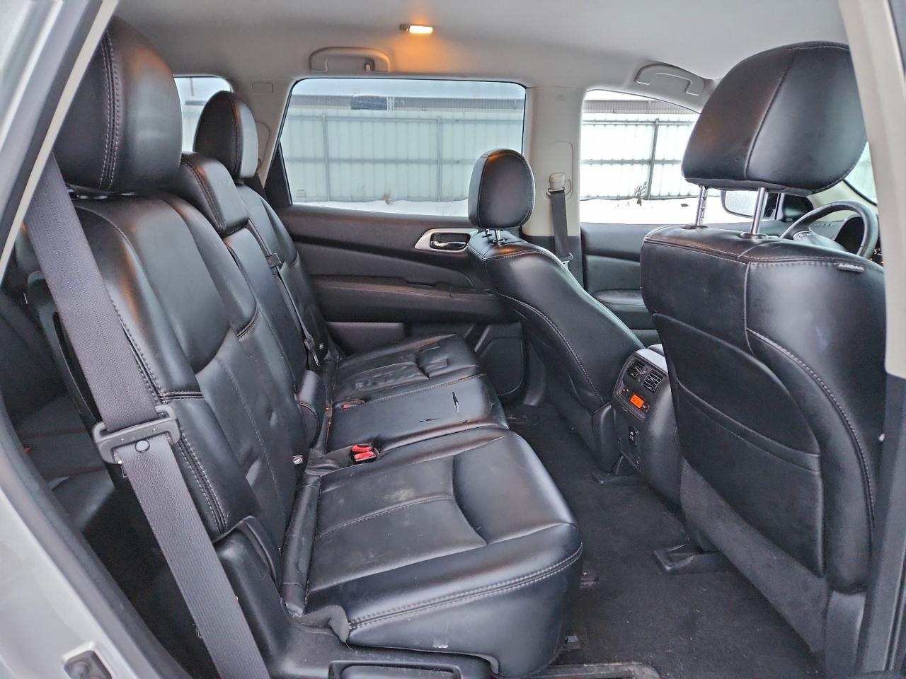 Nissan Pathfinder S Image 13