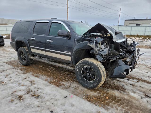 GMC Yukon Denali Image 4