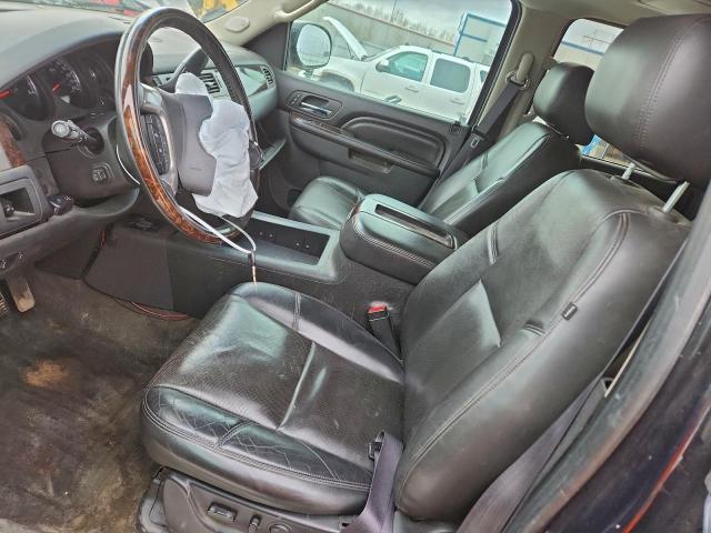 GMC Yukon Denali Image 9