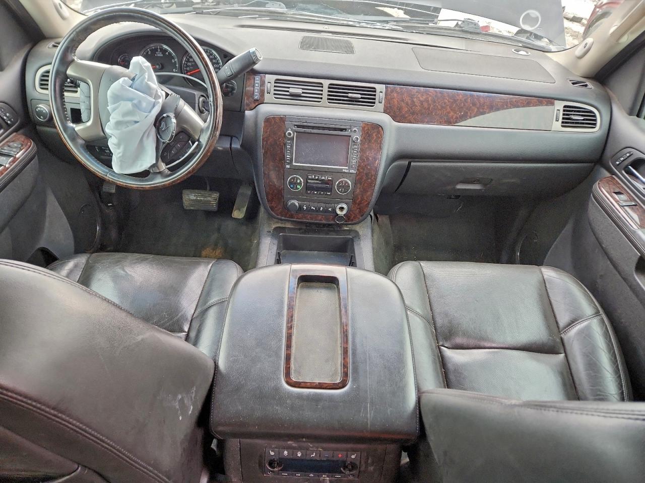 GMC Yukon Denali Image 13