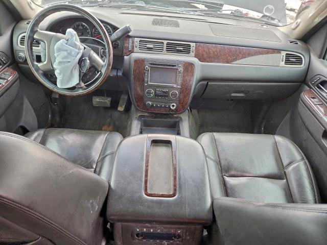 GMC Yukon Denali Image 13