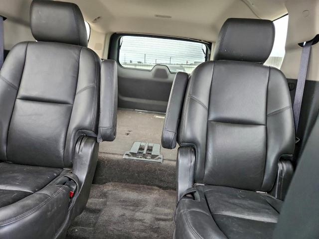 GMC Yukon Denali Image 3