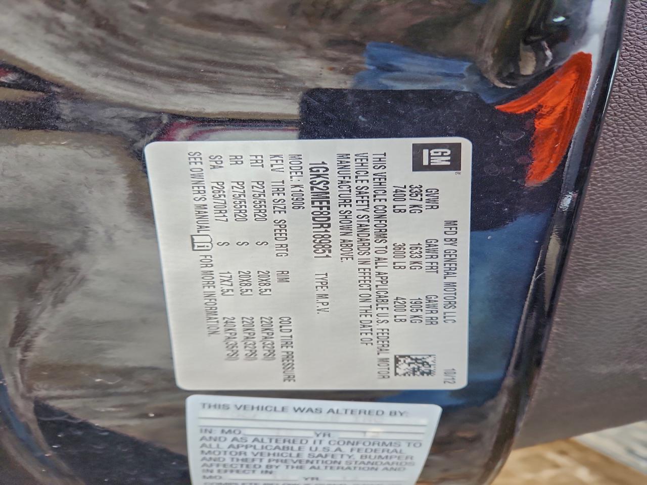 GMC Yukon Denali Image 8