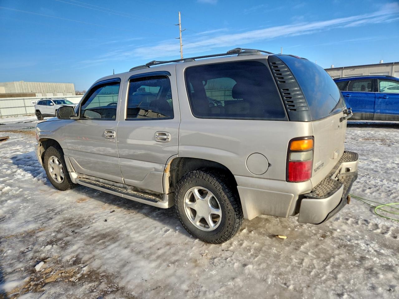 GMC Yukon Denali Image 2
