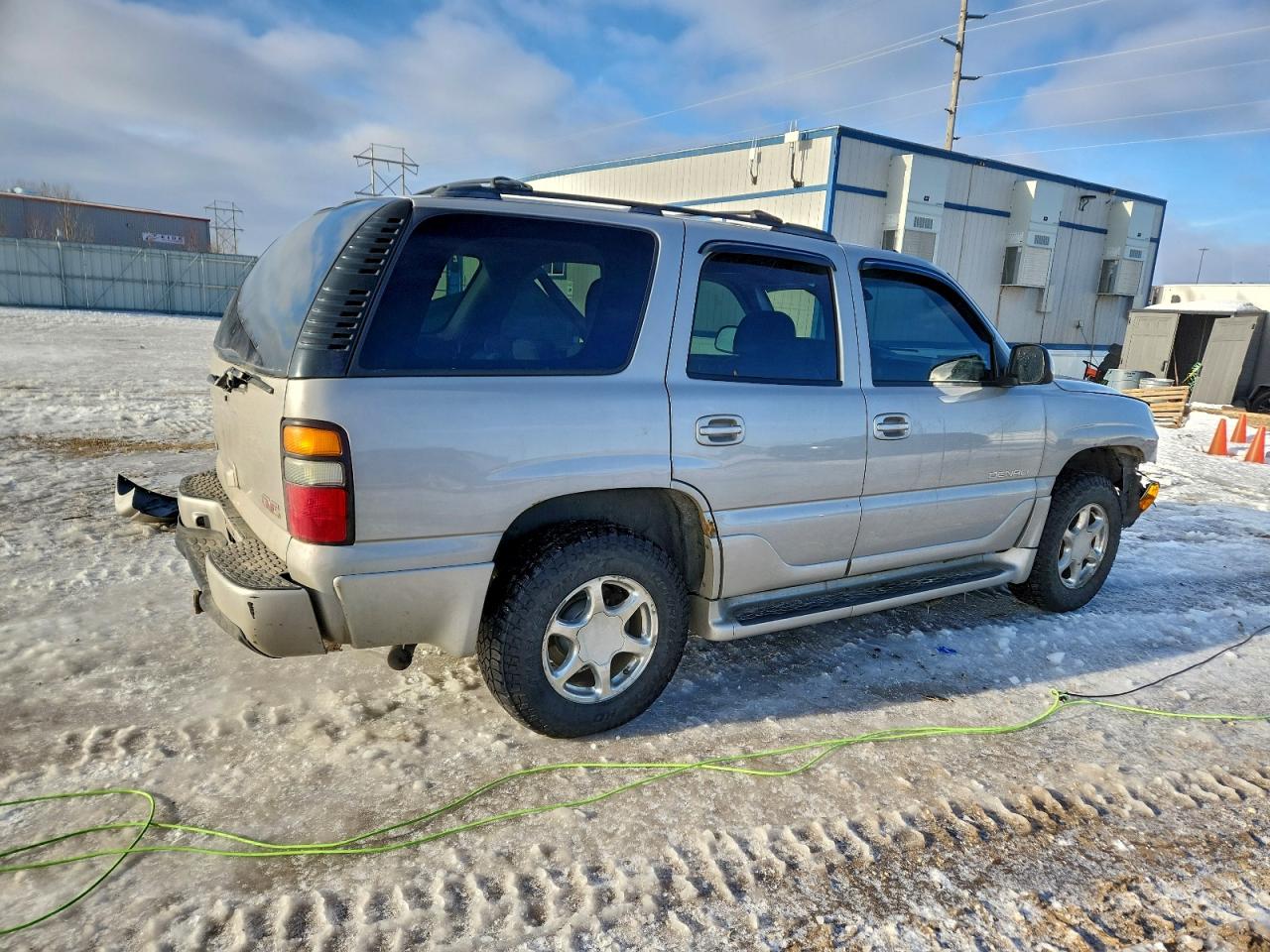GMC Yukon Denali Image 3
