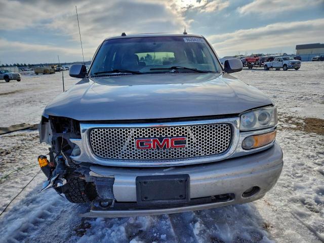 GMC Yukon Denali Image 9