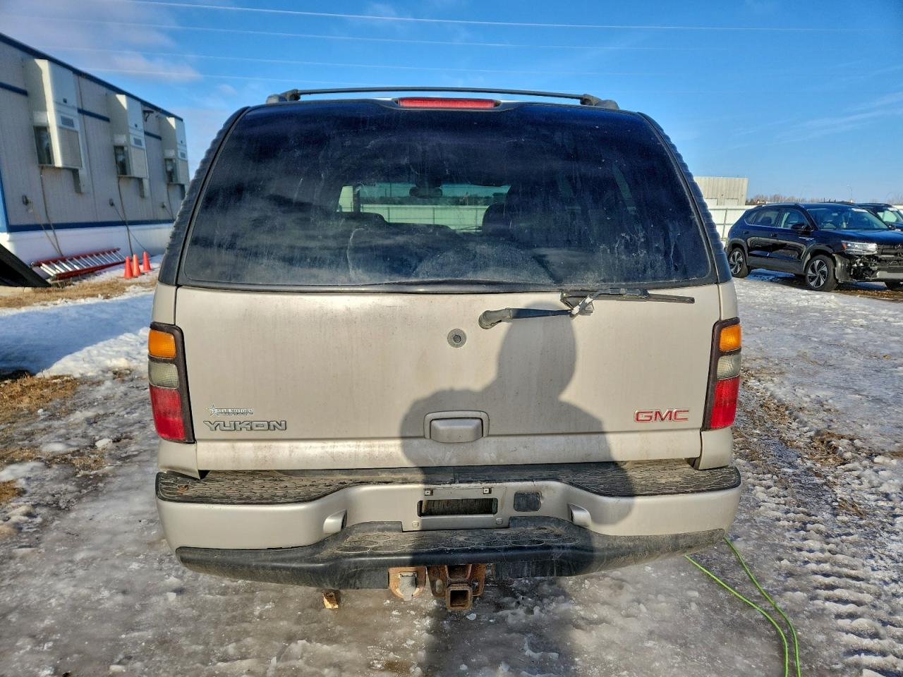 GMC Yukon Denali Image 6