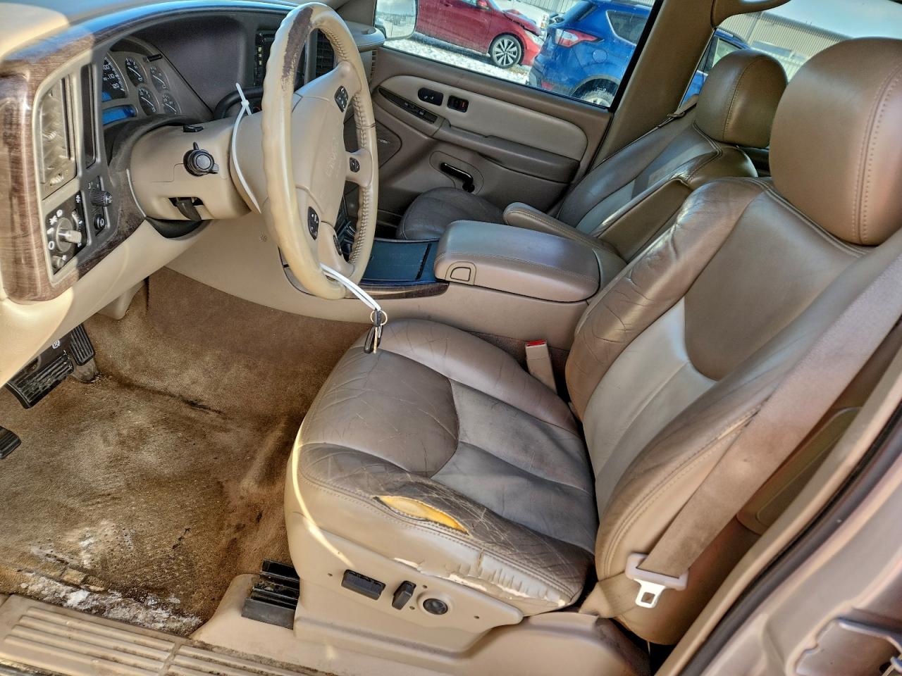 GMC Yukon Denali Image 5